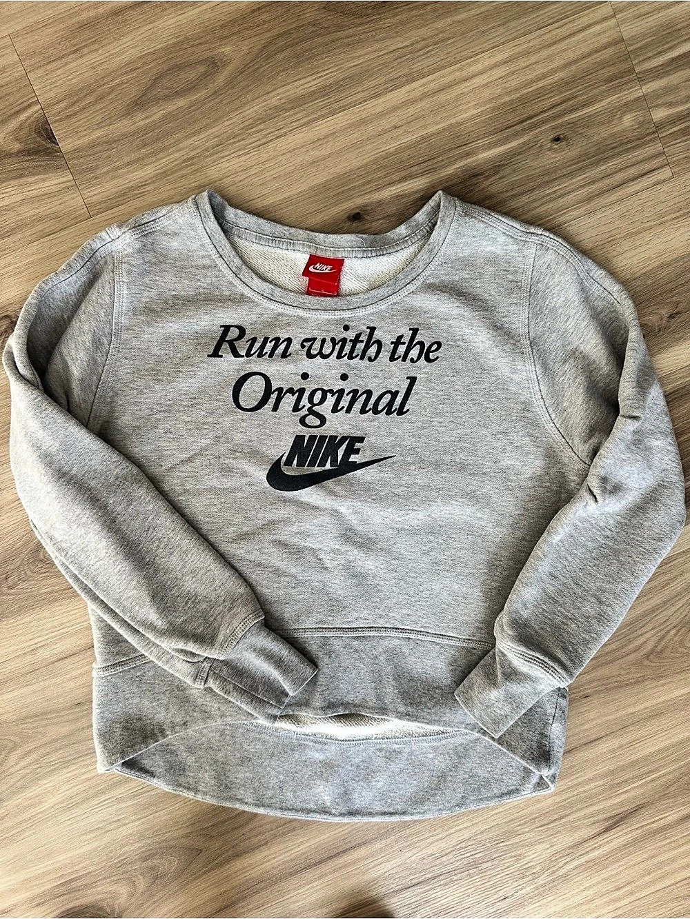 Nike Run with the Original Graphic Sweatshirt Gray size L
